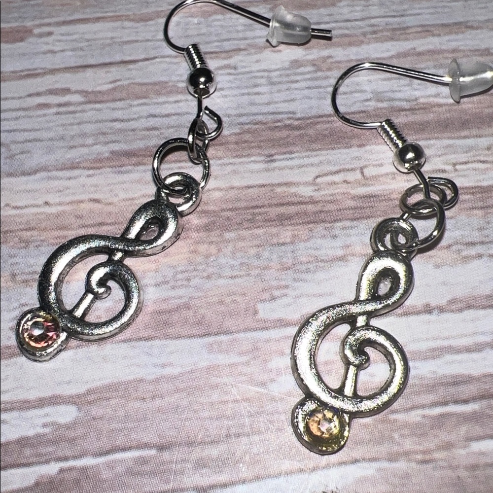 Silvery Treble Clef Charm Earrings